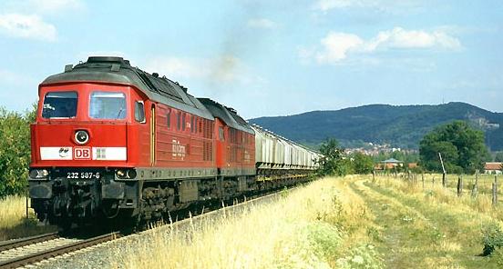 2 Loks der BR 232 mit einem Zug aus Slmmp-Wagen, Foto: Phlip Koslowski