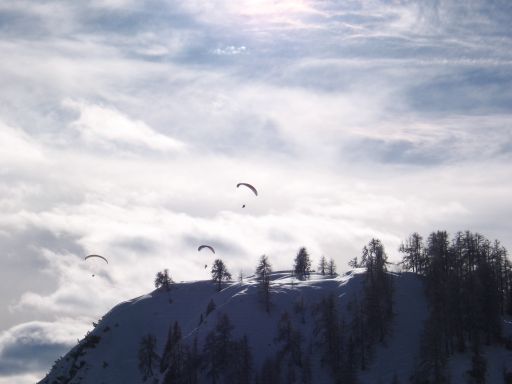 Gleitschirmflieger am Himmel